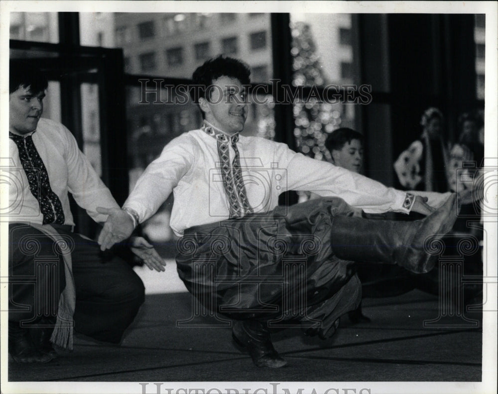 1991 Press Photo Ukrainian American Youth Dancers - RRW68399 - Historic Images