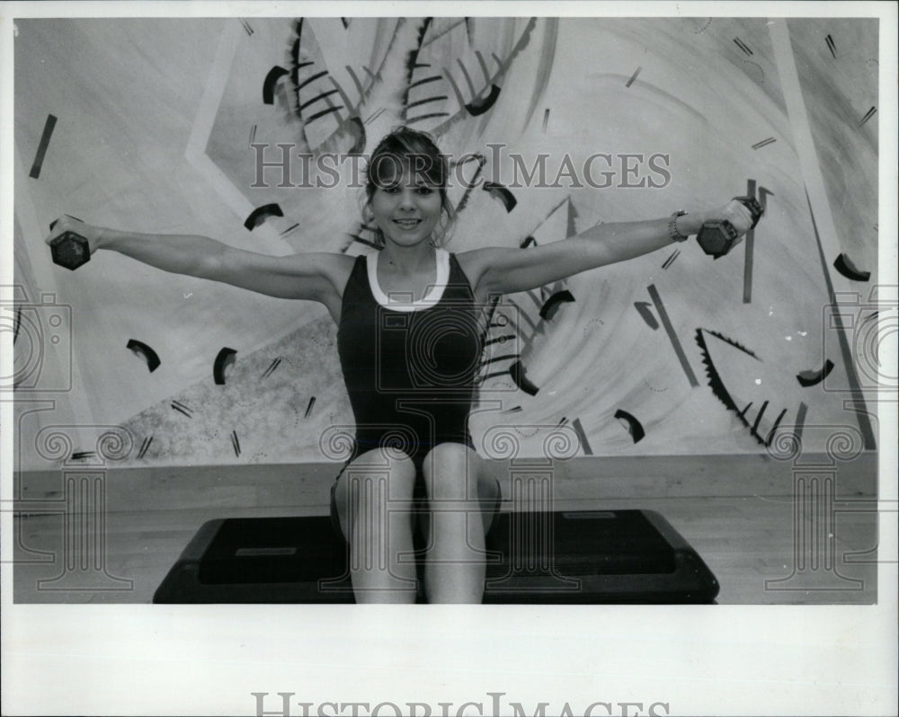 1993 Press Photo Lisa Faremouth Fitness Exercise Mich - RRW68521 - Historic Images