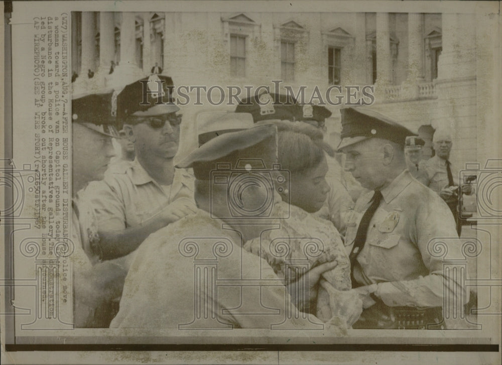 1967 Press Photo Police Remove Demonstrator Washington - RRW68569 - Historic Images