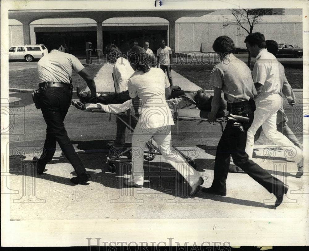 1983 Press Photo Mercy Hospital Helicopter Patient Car - RRW68609 - Historic Images