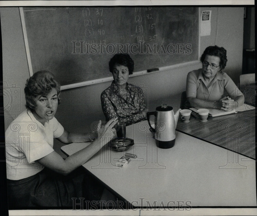 1975 Press Photo Sonja Mast Carol Godwin Nancy Robinson - RRW68705 - Historic Images