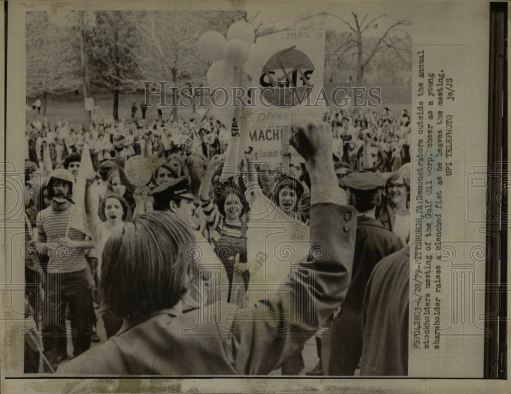 1979 Press Photo Gulf Oil Corporation Protest Rally - RRW68735 - Historic Images