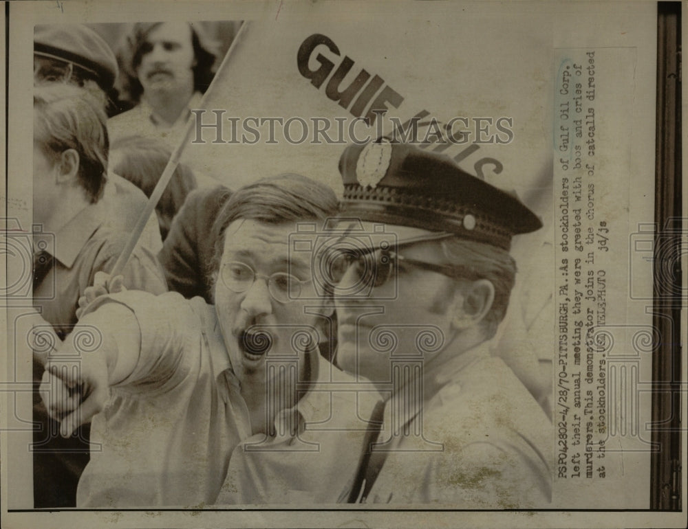 1970 Press Photo Gulf Oil Corporation Demonstration - RRW68739 - Historic Images