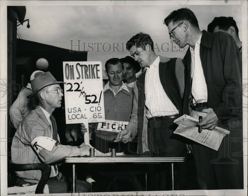 1952 Press Photo Kenneth Rice Steel Company Strike - RRW68831 - Historic Images