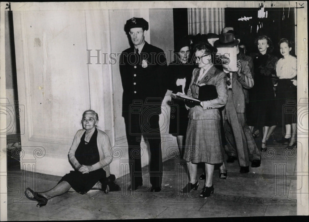 1947 Press Photo Mrs Joseph Geiger - RRW68887 - Historic Images