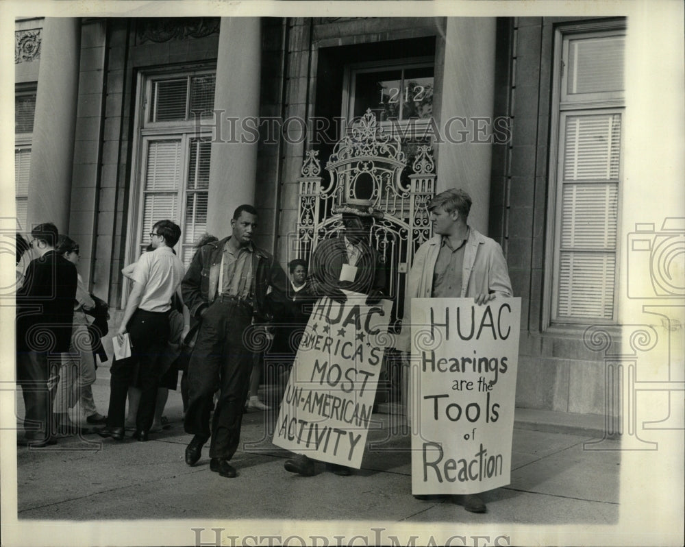 1965 Press Photo Protesters Outside U.S Court of Appeal - RRW68959 - Historic Images