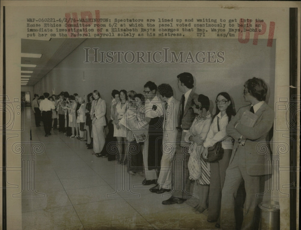 1976 Press Photo Spectators House Ethics Committee - RRW69045 - Historic Images