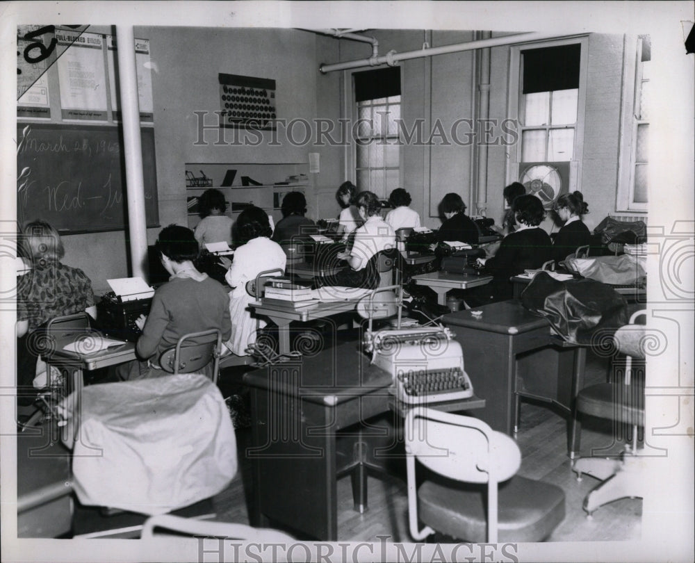 1963 Press Photo Girls Learn Typing Good Shepherd Grace - RRW69073 - Historic Images