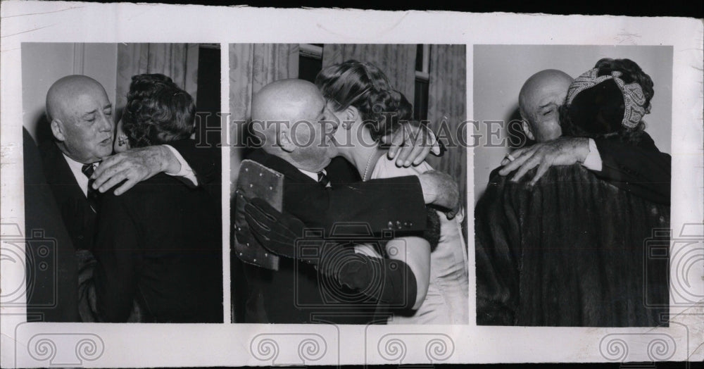 1955 Press Photo Sam Rayburn kissing the ladies - RRW69251 - Historic Images