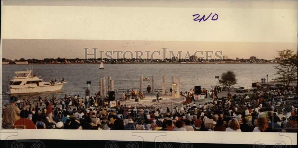 1984 Press Photo Detroit Riverside Amphitheater - RRW69285 - Historic Images