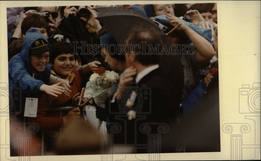 1982 Press Photo Queen Elizabeth Trip Canada - RRW69387 - Historic Images