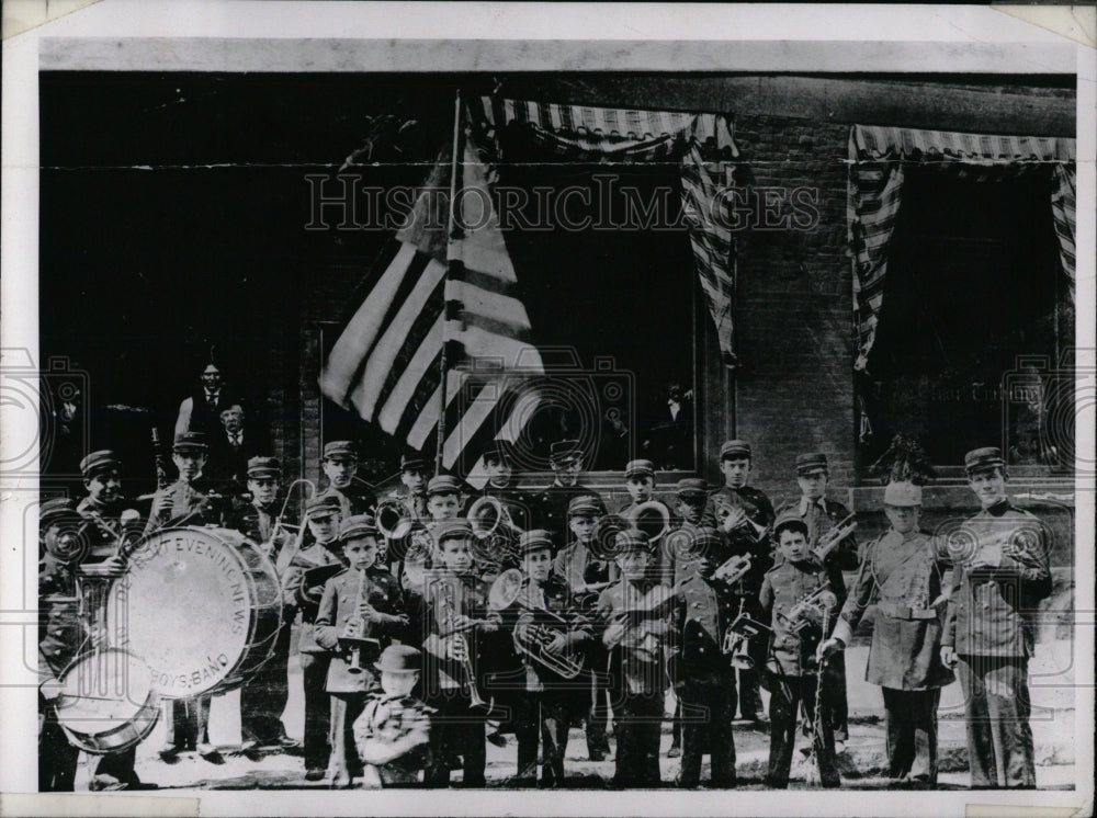 1973 Press Photo Carrier band of 1890&#39;s copy neg - RRW69399 - Historic Images