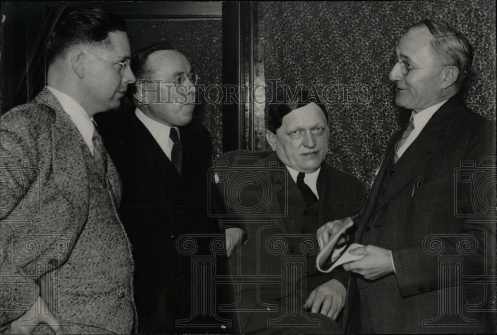 1933 Press Photo Detroit Attorneys William H. Caswell - RRW69467 - Historic Images