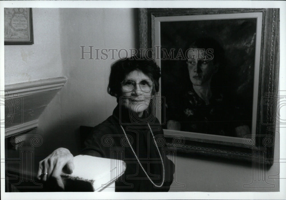 1993 Press Photo Tina Strobos Psychiatrist Larchmont - RRW69483 - Historic Images