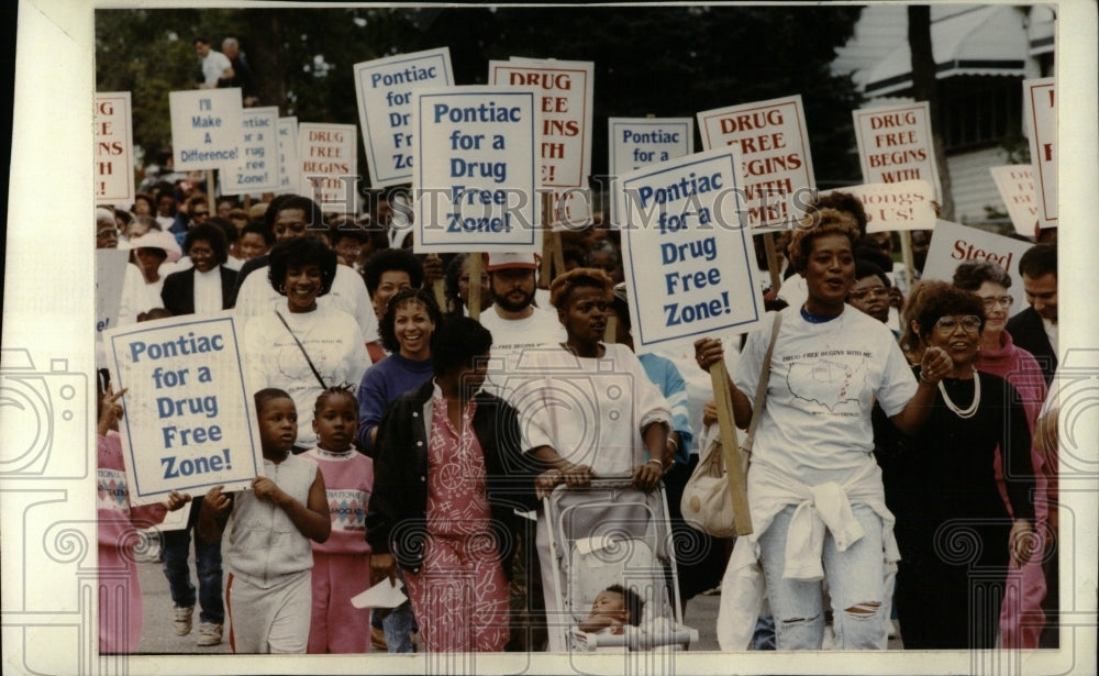 1989 Press Photo Dick Gregory Leads Anti Drug Marchers - RRW69521 - Historic Images