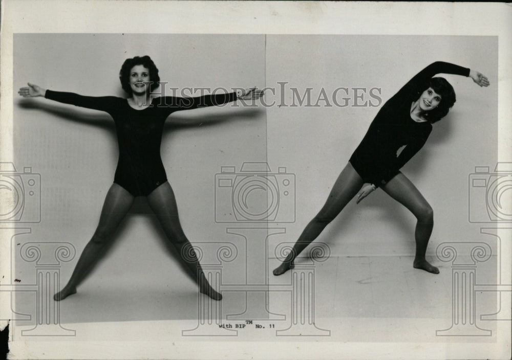 1983 Press Photo Twist Stretch Slowly Trim Waistline - RRW69593 - Historic Images