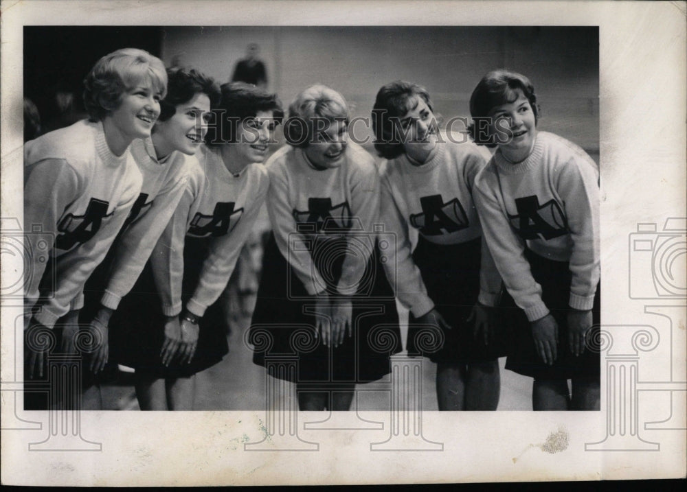 Press Photo Augustana College Cheerleaders Twedell - RRW69605 - Historic Images