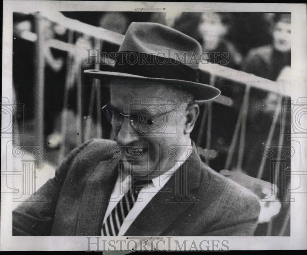 1959 Press Photo Bob Rubel At Chicago Auto Show - RRW69643 - Historic Images