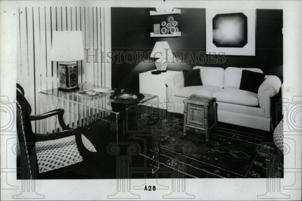 1982 Press Photo Kilim Tapestry type Marvelous Interior - RRW69729 - Historic Images