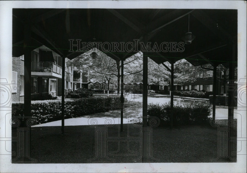 1975 Press Photo Skokie Terrace Condominium Complex - RRW69861 - Historic Images