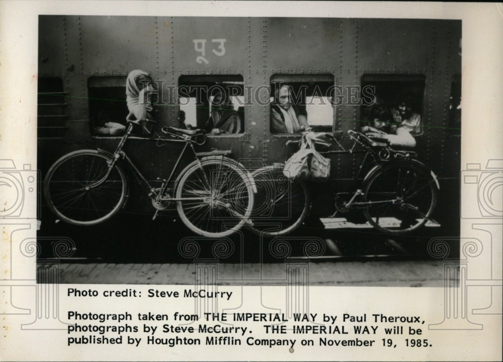 1985 Press Photo Visitors strap bicycles save time - RRW69863 - Historic Images