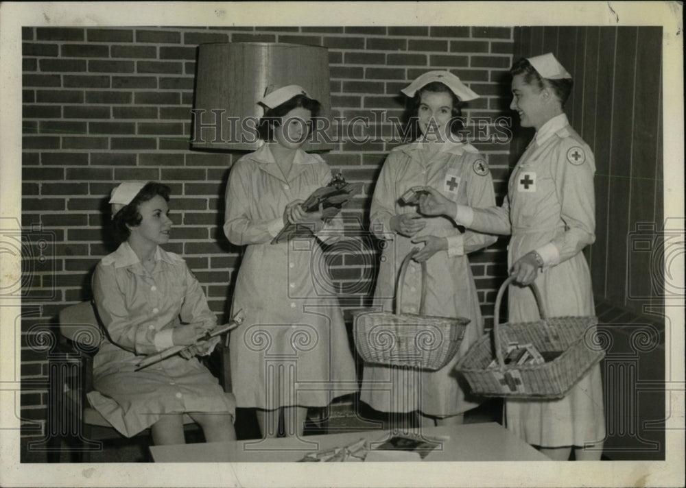 1959 Press Photo Among College Girls American Red Cross - RRW69927 - Historic Images