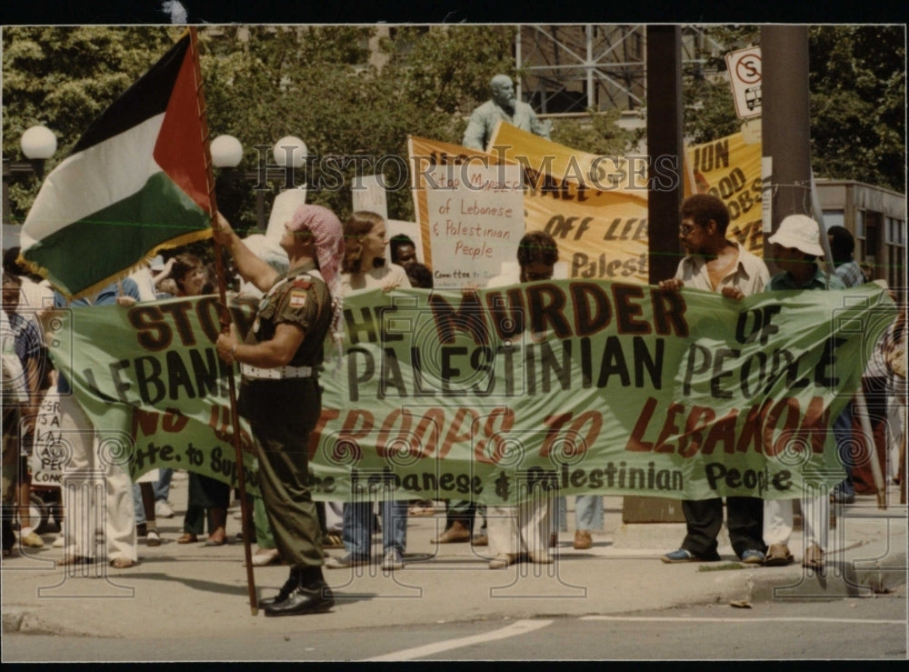 1982 Press Photo Peace Demonstration Middle East War - RRW69997 - Historic Images