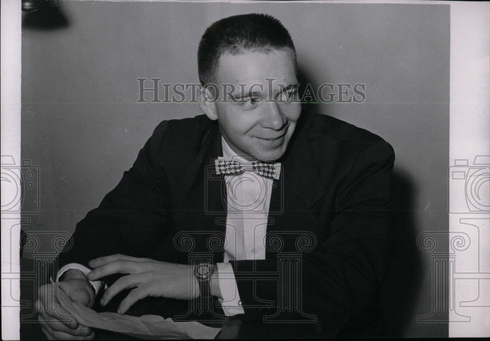 1953 Press Photo William Charette Medal Honor Winner - RRW70033 - Historic Images