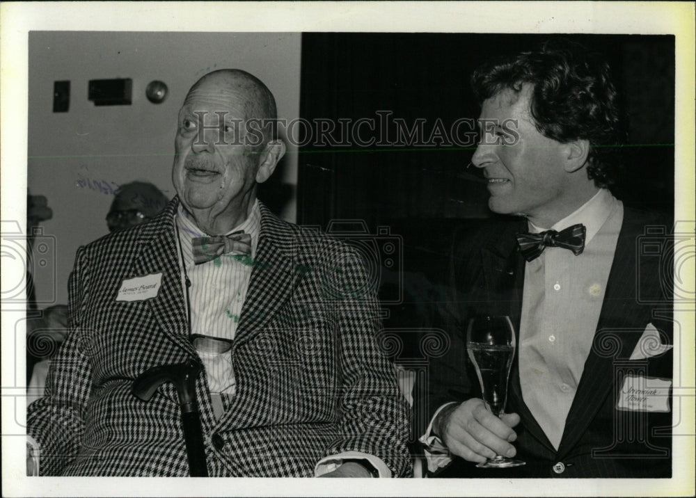 1984 Press Photo Food editor Craig Cialborne was tickle - RRW70051 - Historic Images