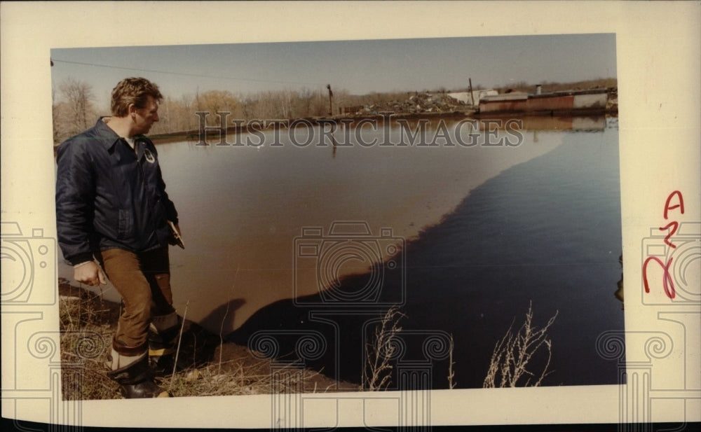 1983 Press Photo Chemicals Shelly Temp - RRW70067 - Historic Images