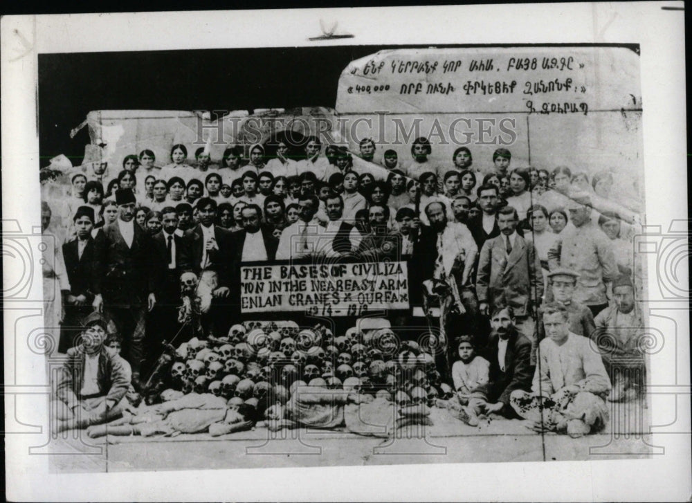 1989 Press Photo Plays Back to Arapat - RRW70077 - Historic Images