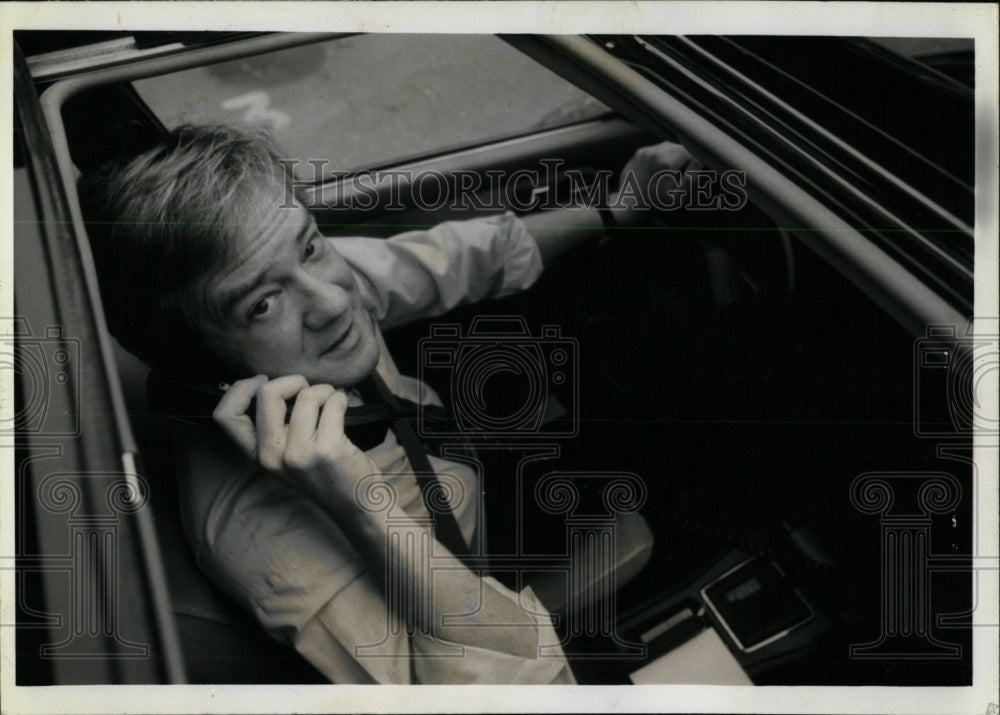 1992 Press Photo Man Car Cell Phone - RRW70161 - Historic Images