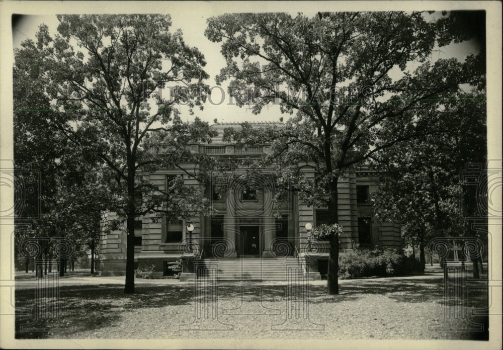 Press Photo Library Beloit College Wisconsin - RRW70237 - Historic Images