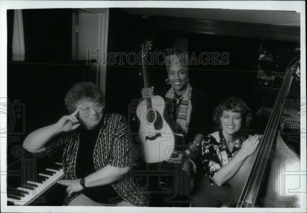 1992 Press Photo Group Uppity Blues Women Band - RRW70297 - Historic Images
