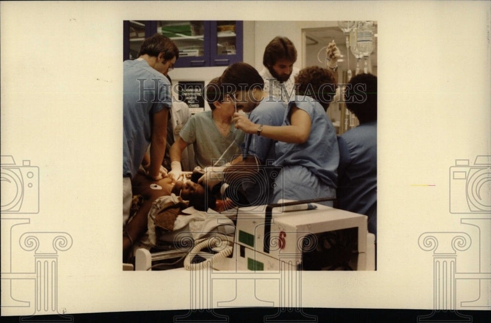 1983 Press Photo Team members of Patient - RRW70391 - Historic Images