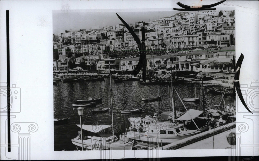 1976 Press Photo Piraeus Port Athens - RRW70453 - Historic Images