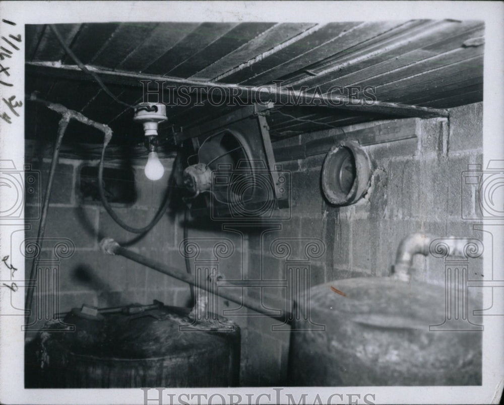 1966 Press Photo Photo of still room in dugout. - RRW70481 - Historic Images