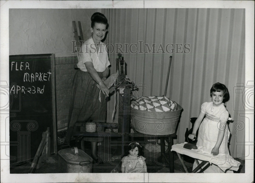 1968 Press Photo Primitive Laundry Wringer - RRW70597 - Historic Images