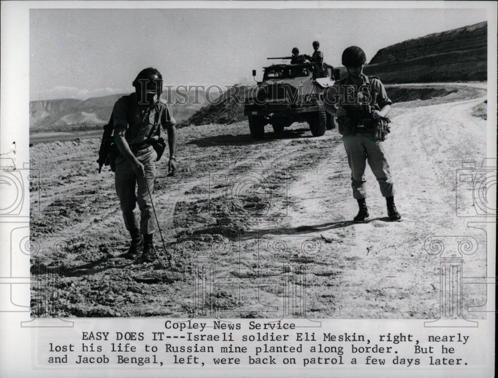 1969 Press Photo Israeli Soldiers Meskin &amp; Bengal mines - RRW70663 - Historic Images