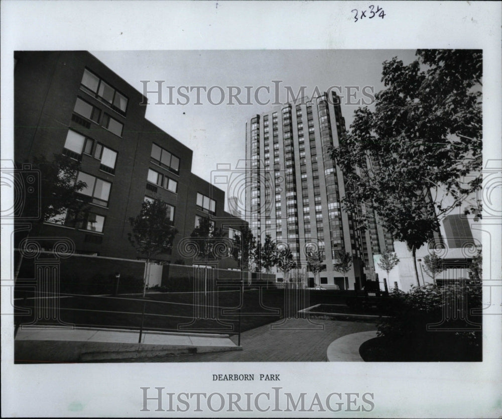 1982 Press Photo Dearborn Park Residential Condominium - RRW70675 - Historic Images