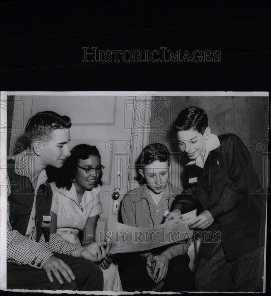 1953 Press Photo Spelling Championship - RRW70681 - Historic Images