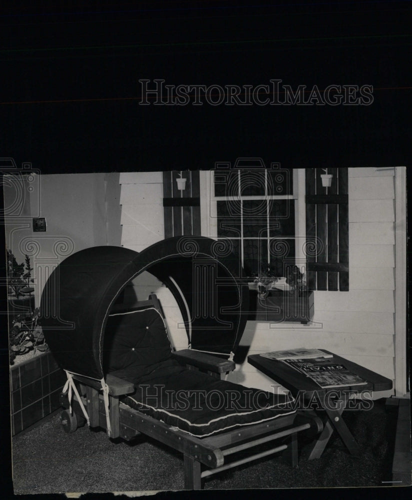 1953 Press Photo Covered Wagon Redwood Chaise Lounge - RRW70685 - Historic Images