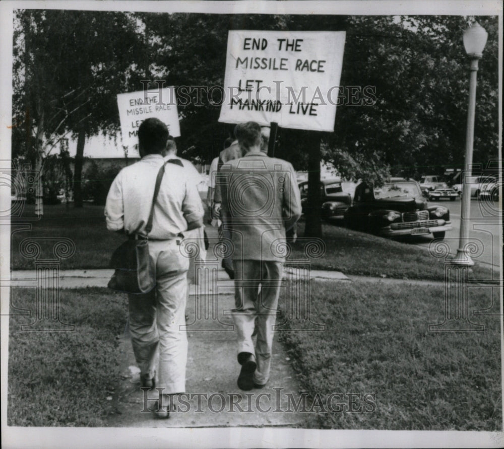 1959 Press Photo Pacifists Missile Program Protests - RRW70725 - Historic Images