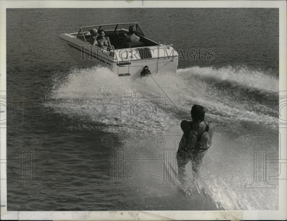 1978 Press Photo Man Water Skiing Boat Pulling - RRW70767 - Historic Images