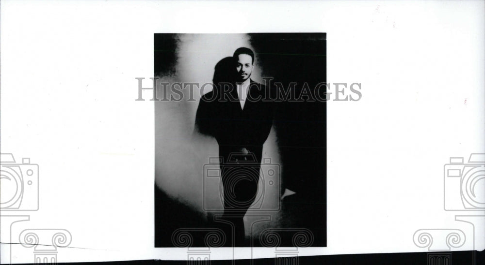 1995 Press Photo Entertainer James Ingram Promo Shot - RRW70851 - Historic Images