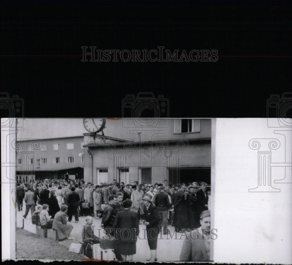1962 Press Photo Mariamfelde Camp West Berlin Crowd - RRW70855 - Historic Images