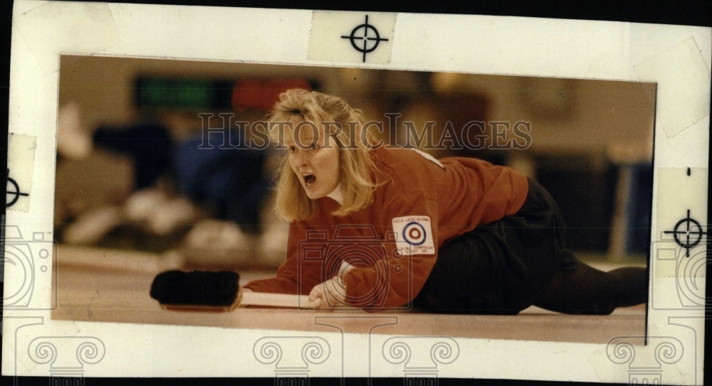 1989 Press Photo Tonja Sutton Competes In Curling Match - RRW70863 - Historic Images