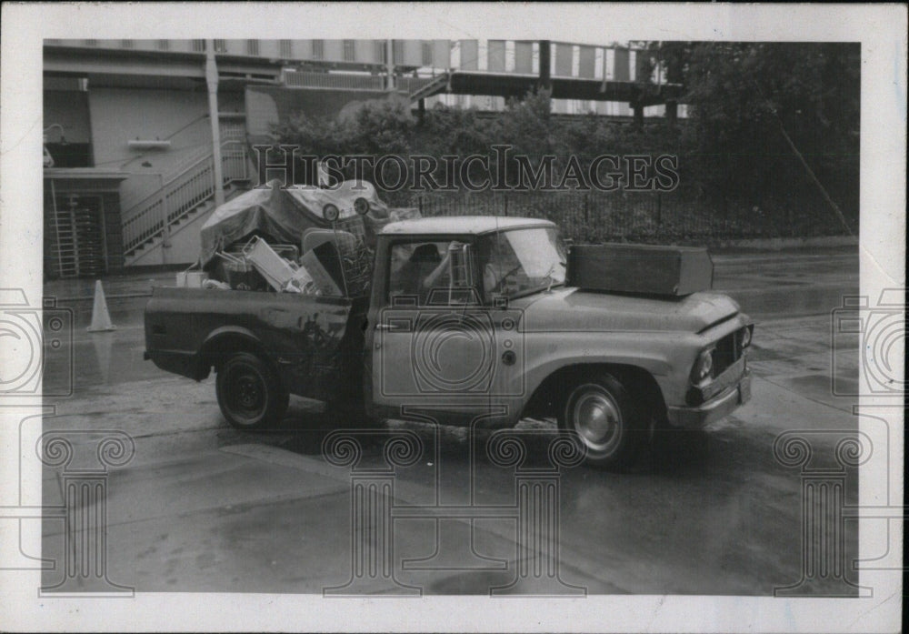 1977 Press Photo Worlds Largest Garage Sale - RRW71005 - Historic Images