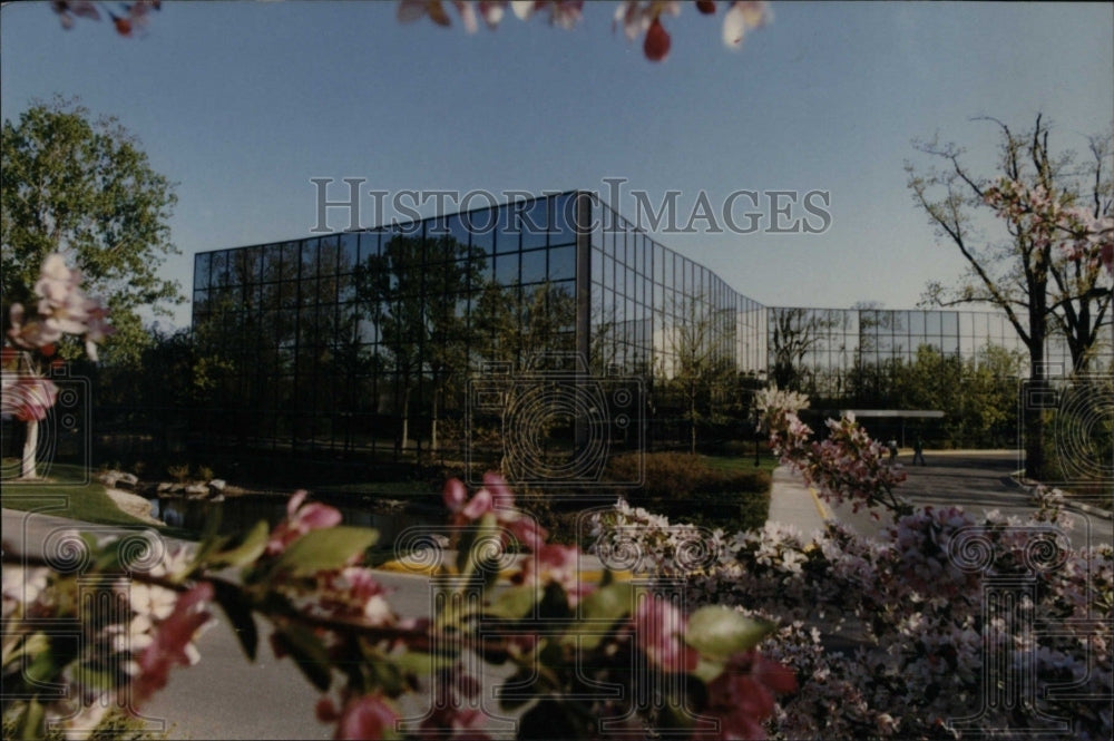 1987 Press Photo Bannockburn Lake Office Plaza phase - RRW71073 - Historic Images
