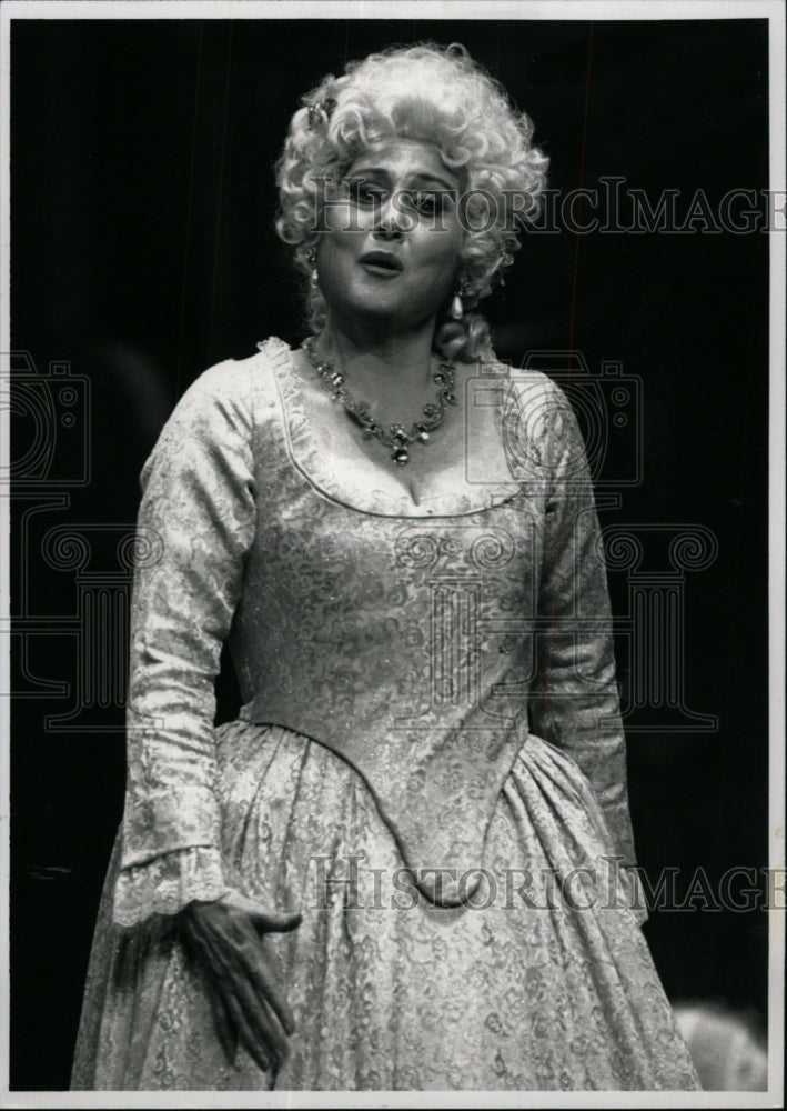 1989 Press Photo Benita Valente Opera Countess Almavivo - RRW71349 - Historic Images